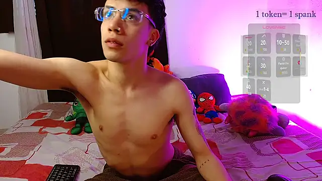 aaronjames1 online show from December 18, 10:38 pm