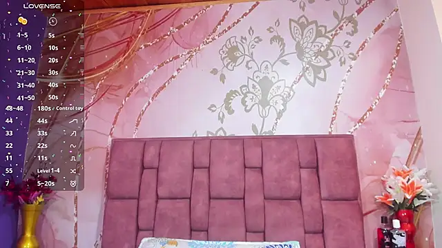 luna maisonn online show from December 15, 8:13 pm