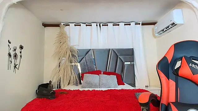 Snapshot of MiniLove_01 chatting on September 9, 12:15 pm MiniLove 01 online show from September 9, 12:15 pm