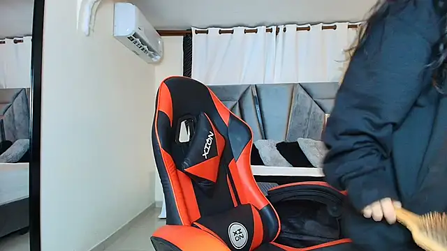 Snapshot of MiniLove_01 chatting on October 14, 12:50 pm MiniLove 01 online show from October 14, 12:50 pm