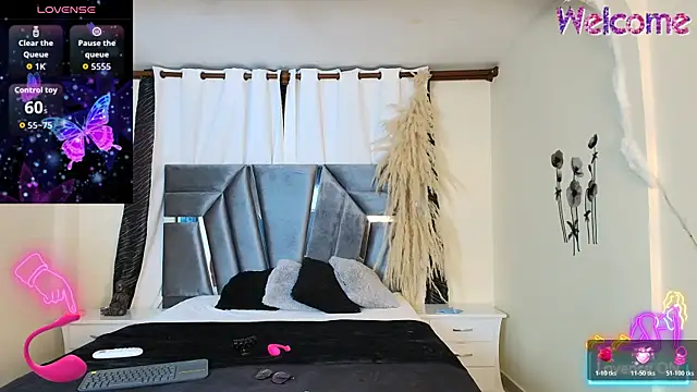 Snapshot of MiniLove_01 chatting on October 20, 12:05 pm MiniLove 01 online show from October 20, 12:05 pm