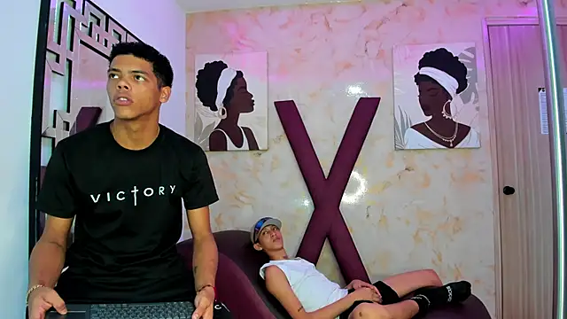 PRETTY FEM online show from February 7, 1:31 am