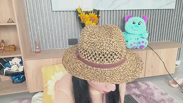 greciadom555 online show from October 17, 4:09 pm