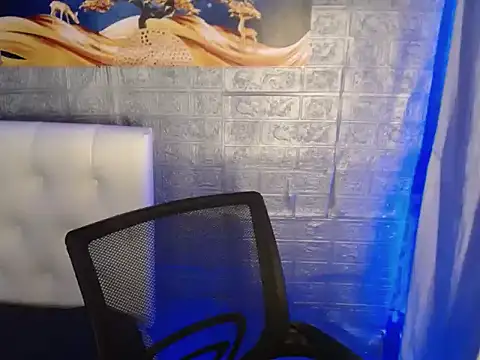 Snapshot of Naughtyalina2 chatting on February 24, 2:53 am Naughtyalina2 online show from February 24, 2:53 am