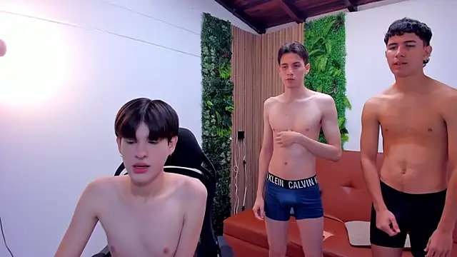 Snapshot of boysinheat_ chatting on October 20, 1:44 pm boysinheat  online show from October 20, 1:44 pm