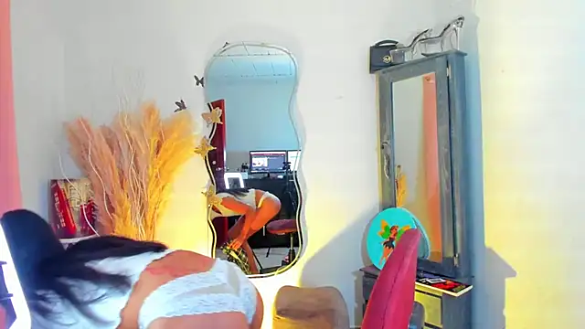 REINA ADAHARA online show from December 17, 11:05 am