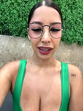 Snapshot of luvely chatting on December 5, 9:00 pm luvely online show from December 5, 9:00 pm