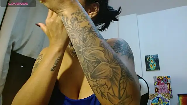 Snapshot of Divinejewel444 chatting on October 8, 8:12 am Divinejewel444 online show from October 8, 8:12 am