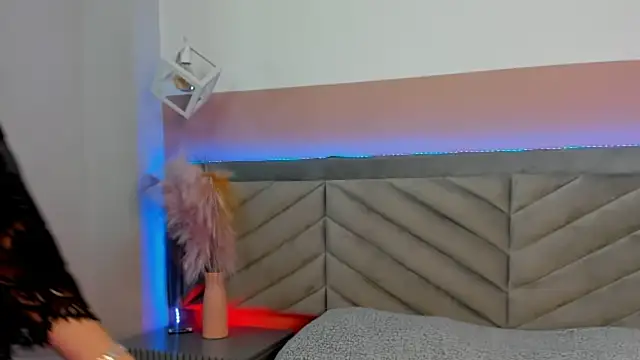 molly zanderbond  online show from October 18, 3:09 am