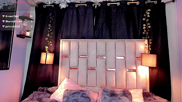 Snapshot of melody-rouss chatting on October 3, 3:14 am melody-rouss online show from October 3, 3:14 am