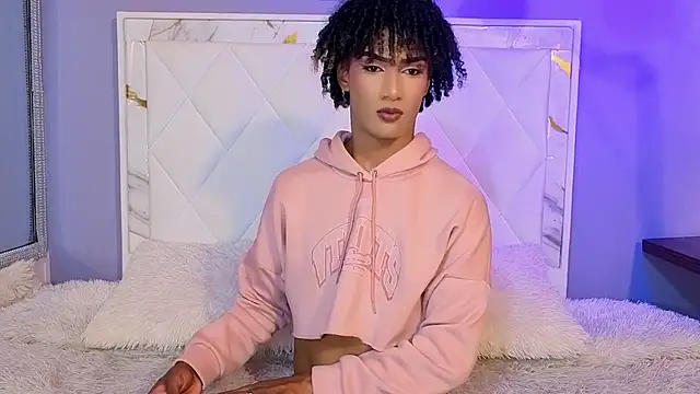melody-rouss online show from June 18, 4:24 am