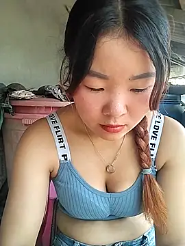 lylylove online show from June 14, 2:09 am
