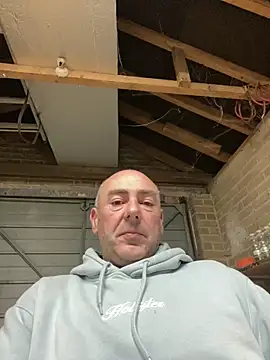 Snapshot of Richmcgee chatting on March 28, 8:19 pm Richmcgee online show from March 28, 8:19 pm