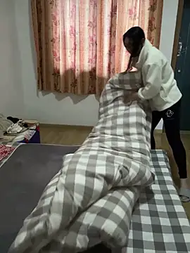 xiiuuff18 online show from November 12, 11:25 pm