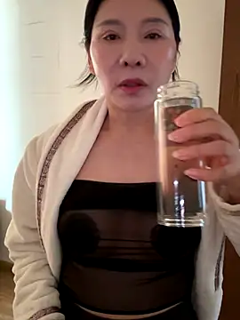 xiiuuff18 online show from November 27, 12:02 am