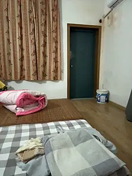xiiuuff18 online show from June 9, 1:56 pm