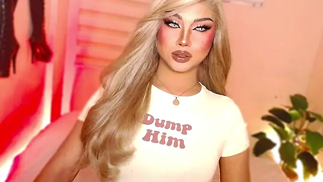 Snapshot of MissRumi_Hunter chatting on December 14, 2:17 am MissRumi Hunter online show from December 14, 2:17 am