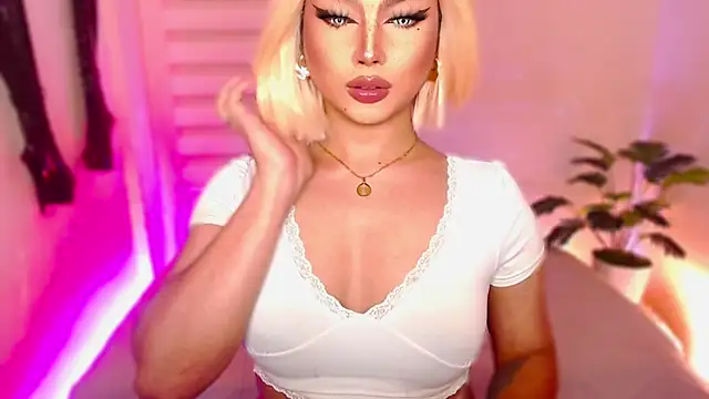 MissRumi Hunter online show from April 3, 7:01 pm