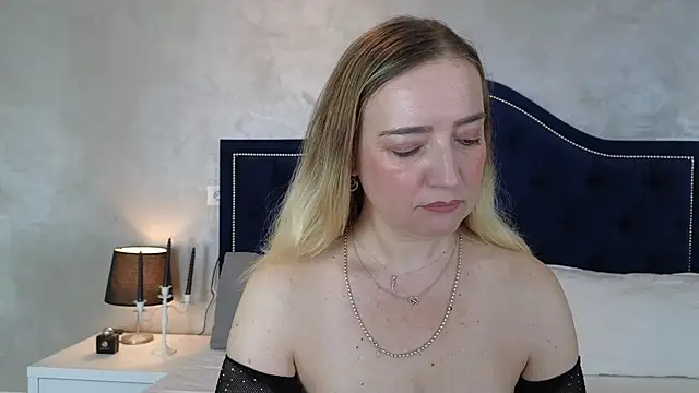 Snapshot of Blue_Angel_Sweet chatting on October 6, 3:37 am Blue Angel Sweet online show from October 6, 3:37 am