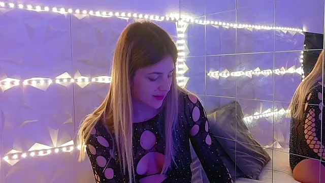 Aishha  online show from November 6, 6:03 am