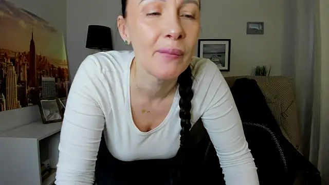 Velvet Jasmine online show from March 11, 6:30 am