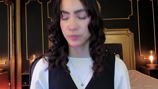 aitana johns online show from November 28, 12:19 pm