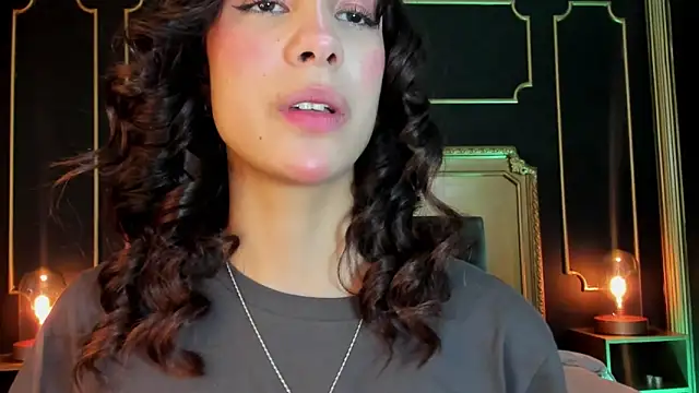 aitana johns online show from December 4, 12:25 pm