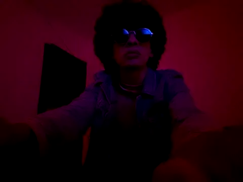 Snapshot of charlbye chatting on October 25, 7:05 am charlbye online show from October 25, 7:05 am