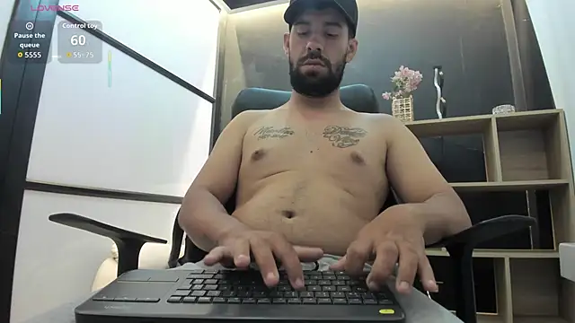 JhoanMontes online show from October 31, 8:10 pm