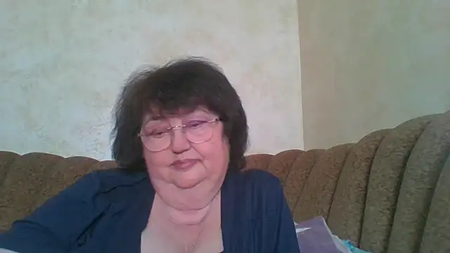 Snapshot of MilaSky5303 chatting on April 4, 10:57 am MilaSky5303 online show from April 4, 10:57 am
