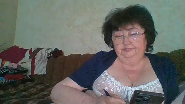Snapshot of MilaSky5303 chatting on April 6, 3:02 pm MilaSky5303 online show from April 6, 3:02 pm