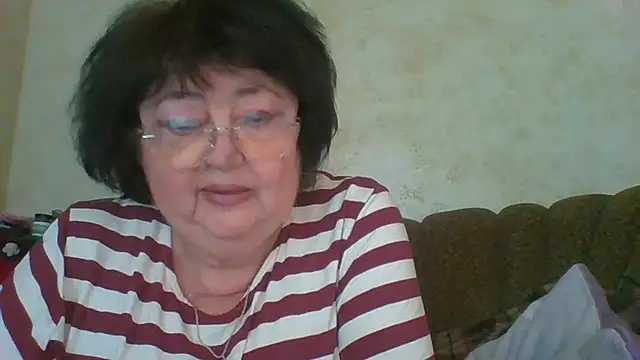 Snapshot of MilaSky5303 chatting on April 24, 1:02 pm MilaSky5303 online show from April 24, 1:02 pm