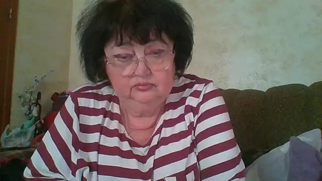 Snapshot of MilaSky5303 chatting on April 26, 2:04 pm MilaSky5303 online show from April 26, 2:04 pm