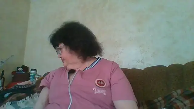 Snapshot of MilaSky5303 chatting on May 31, 8:32 am MilaSky5303 online show from May 31, 8:32 am