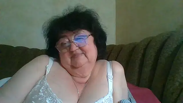 Snapshot of MilaSky5303 chatting on July 28, 6:20 pm MilaSky5303 online show from July 28, 6:20 pm