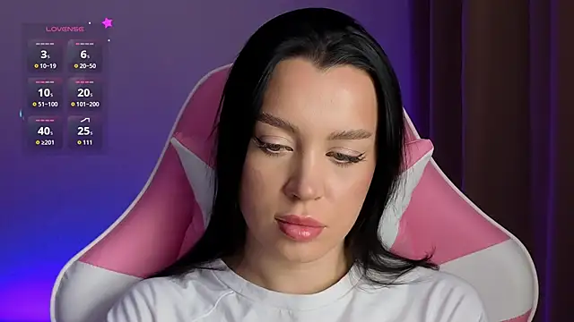 AmeliaSonk231 online show from October 28, 8:00 pm