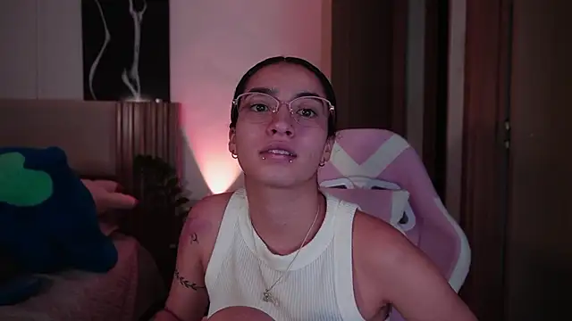 Snapshot of EmystarX chatting on April 30, 3:57 am EmystarX online show from April 30, 3:57 am