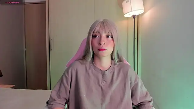 Snapshot of EmystarX chatting on June 5, 11:10 pm EmystarX online show from June 5, 11:10 pm