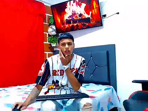 Snapshot of cristian_tayron1 chatting on June 6, 6:18 am cristian tayron1 online show from June 6, 6:18 am