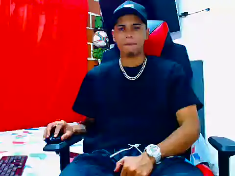 Snapshot of cristian_tayron1 chatting on June 12, 7:40 am cristian tayron1 online show from June 12, 7:40 am