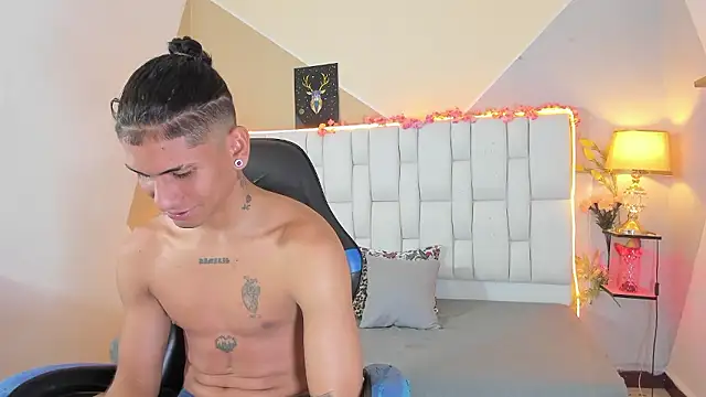 Adan Oriol online show from January 12, 3:56 am