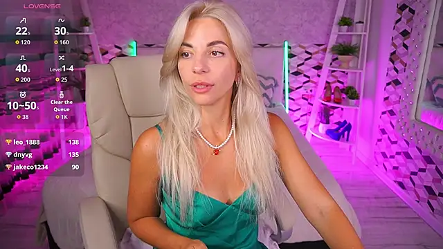 Snapshot of BellaRayyy chatting on June 22, 3:47 am BellaRayyy online show from June 22, 3:47 am