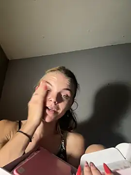 ittybittymeryssa online show from October 27, 6:45 pm