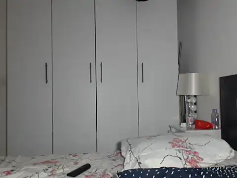 petite danielle online show from October 1, 11:00 pm