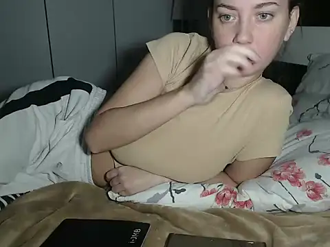 petite danielle online show from October 7, 12:52 am