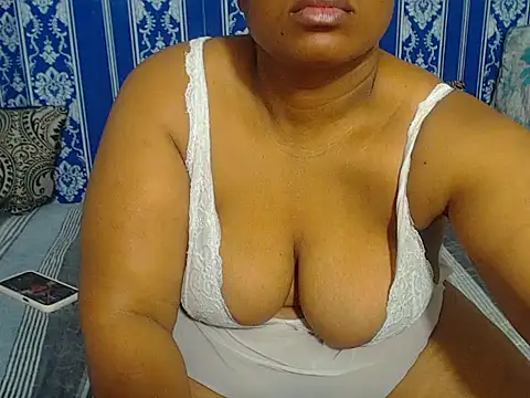 JUICEYLIPS333 online show from October 14, 4:57 am