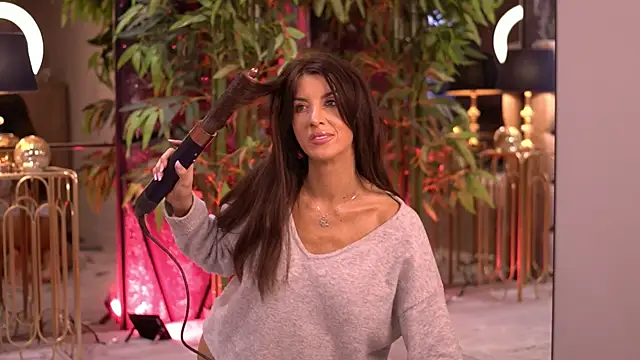 Snapshot of StephieRouse chatting on March 28, 8:47 am StephieRouse online show from March 28, 8:47 am