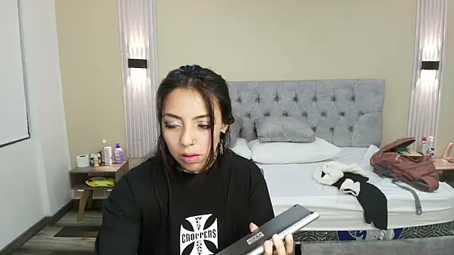 LiaMonroee  online show from September 18, 11:45 am