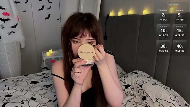 Snapshot of RileyVice chatting on November 3, 8:15 am RileyVice online show from November 3, 8:15 am