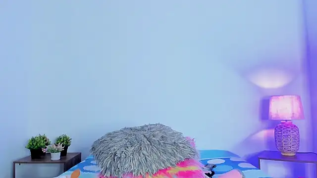 hailey hadid online show from October 2, 11:34 pm